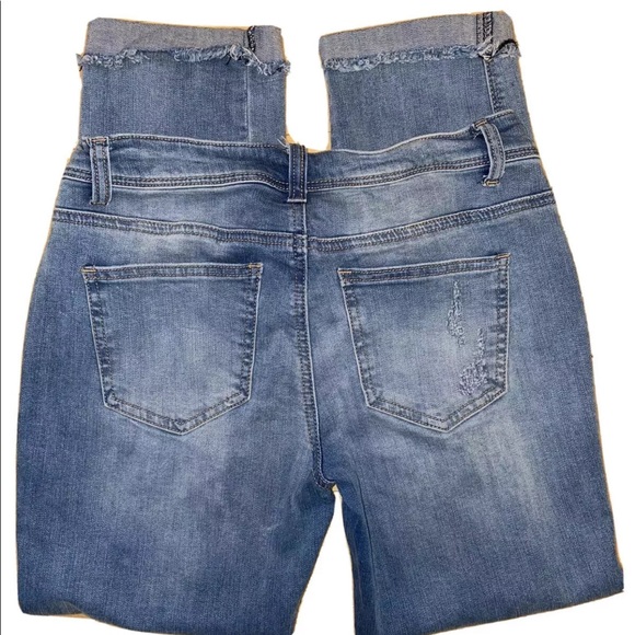 VANILLA STAR WOMENS/JUNIORS JEANS
• SIZE 5, CAPRI TOM BOY STYLE - Picture 8 of 10